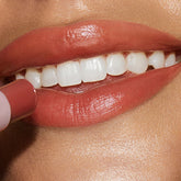 Charlotte Tilbury Hyaluronic Happikiss Lipstick - Happipetal